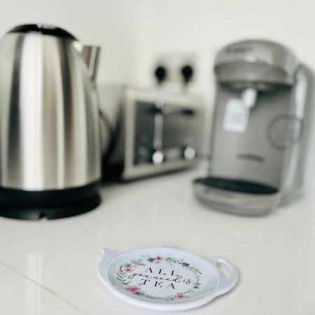 Fully Equipped One Bedroom Apartment Near Old Trafford Stadium! マンチェスター エクステリア 写真