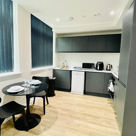 Fully Equipped One Bedroom Apartment Near Old Trafford Stadium! マンチェスター エクステリア 写真