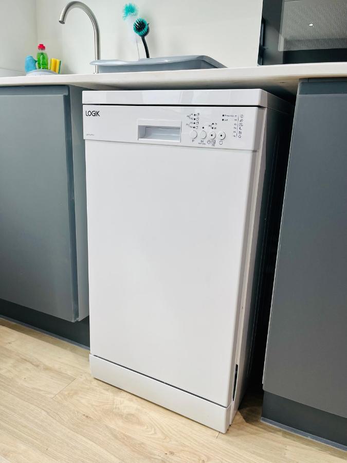 Fully Equipped One Bedroom Apartment Near Old Trafford Stadium! マンチェスター エクステリア 写真