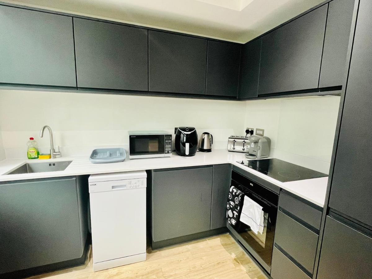 Fully Equipped One Bedroom Apartment Near Old Trafford Stadium! マンチェスター エクステリア 写真